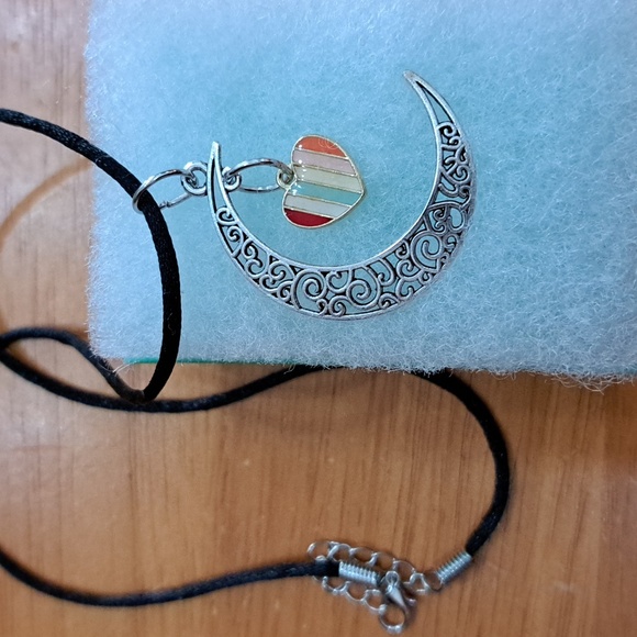 Crescent Moon Heart Necklace - Picture 4 of 5